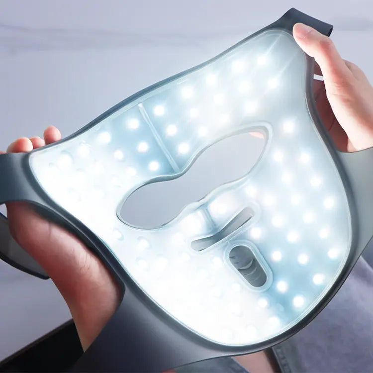 White Light - Deep skin penetration to enhance overall treatment effect.