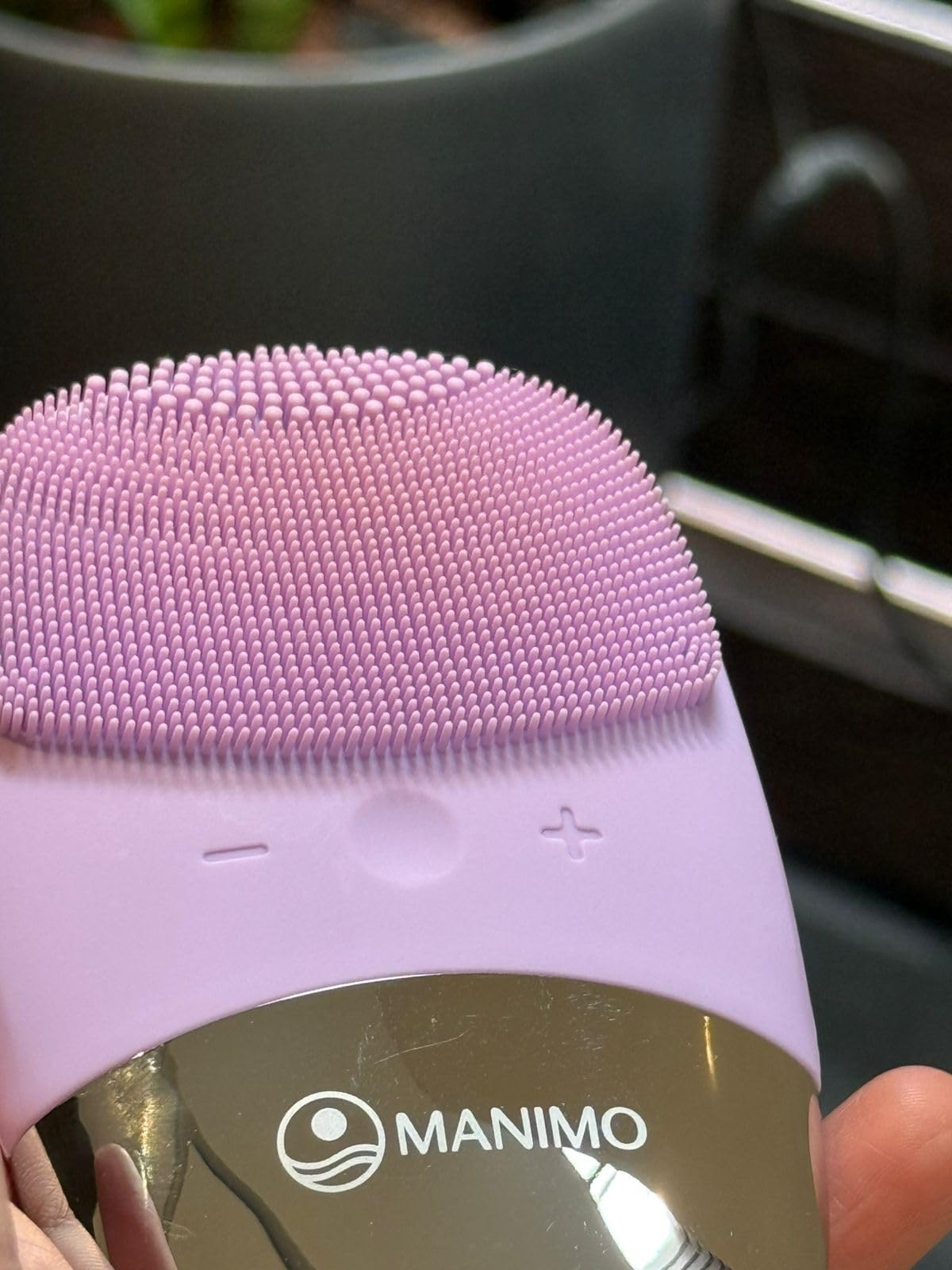 The Manimo cleansing brush makes my skin feel fresh and smooth every day. 